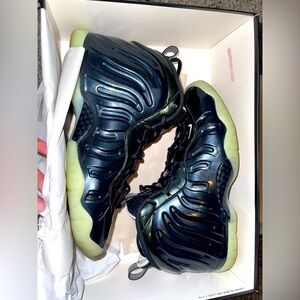 Nike Foams Black and Green